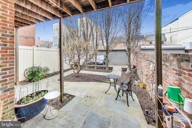 Building Photo - 1324 10th St NW