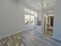 Building Photo - 518 7th St