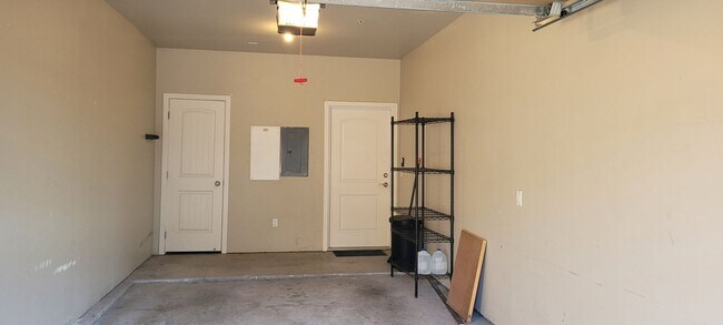 Building Photo - Monterra Delight on Main floor fully furni...