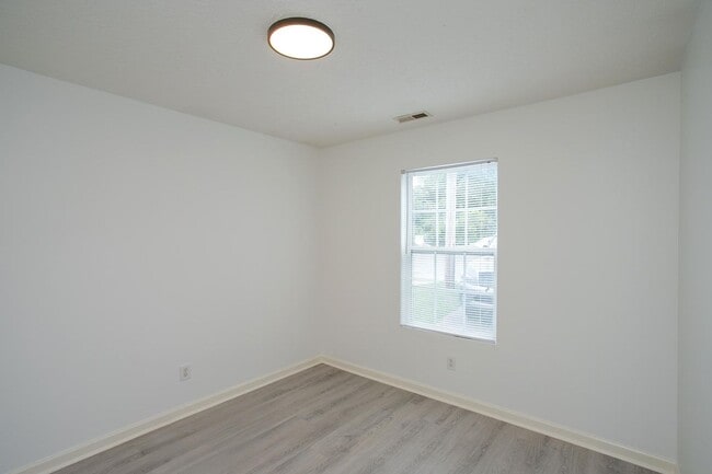 Building Photo - 517 Longleaf Ct