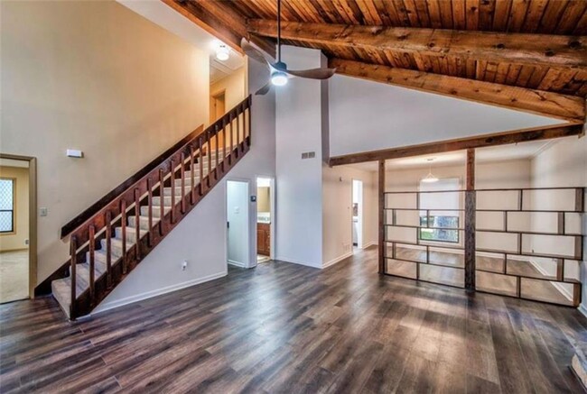 Building Photo - 2915 Creek Park Dr