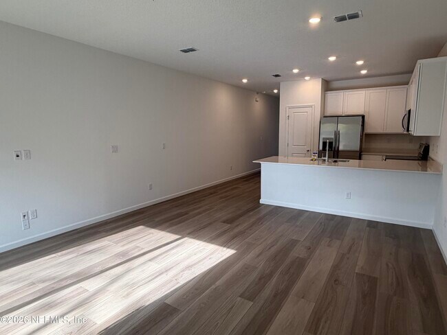 Building Photo - 539 Holly Lks Dr