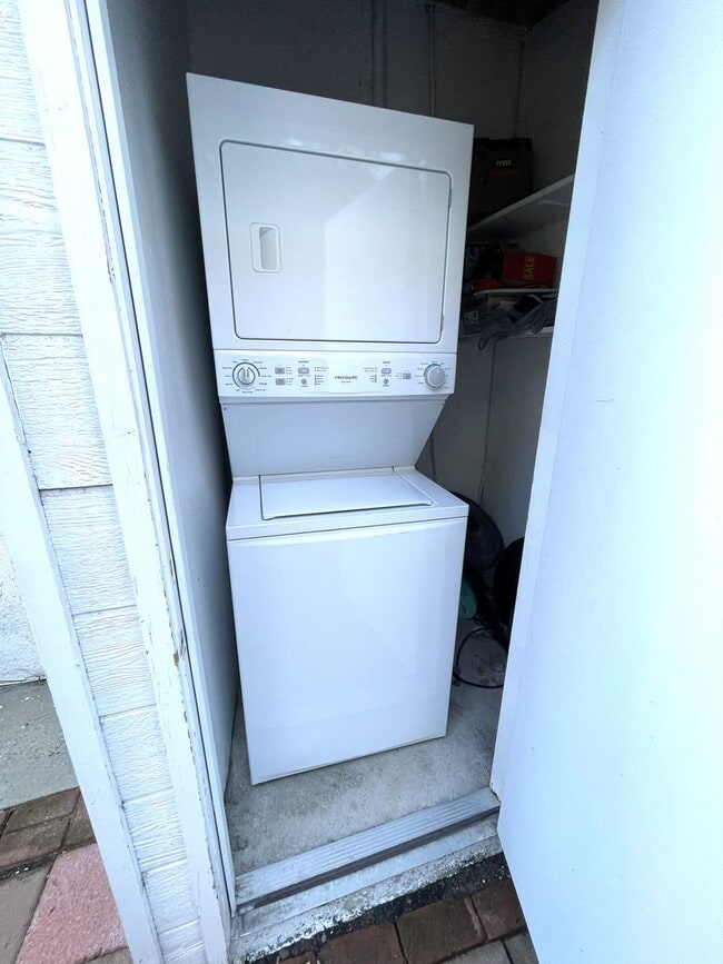 Building Photo - 1706 Pullman Ln