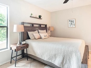 Building Photo - 134 Lakepointe Cir