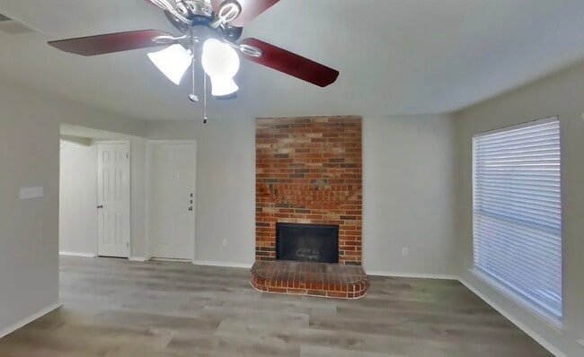 Building Photo - Move-In Ready 4-Bedroom Home with Timeless Appeal