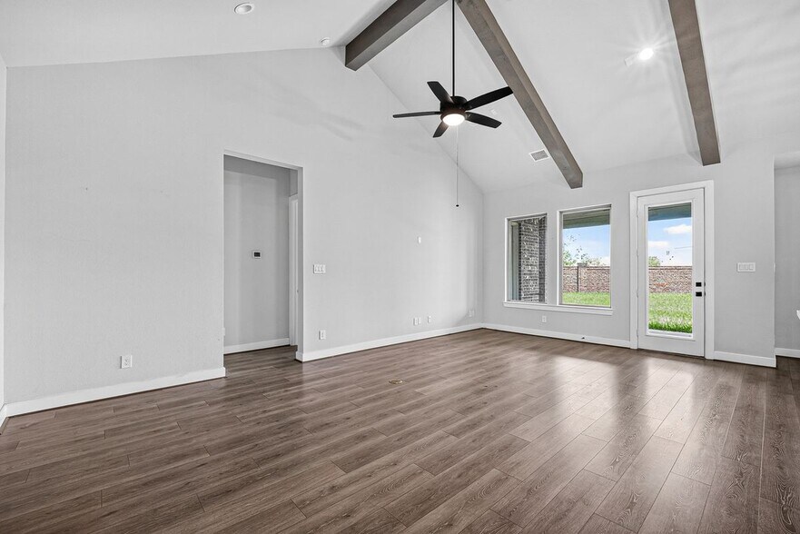 Building Photo - 2600 Golden Palms Ln