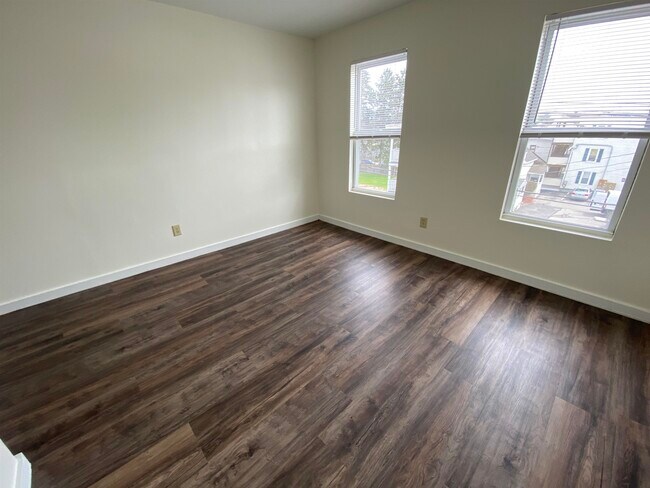 Building Photo - 143 Second St