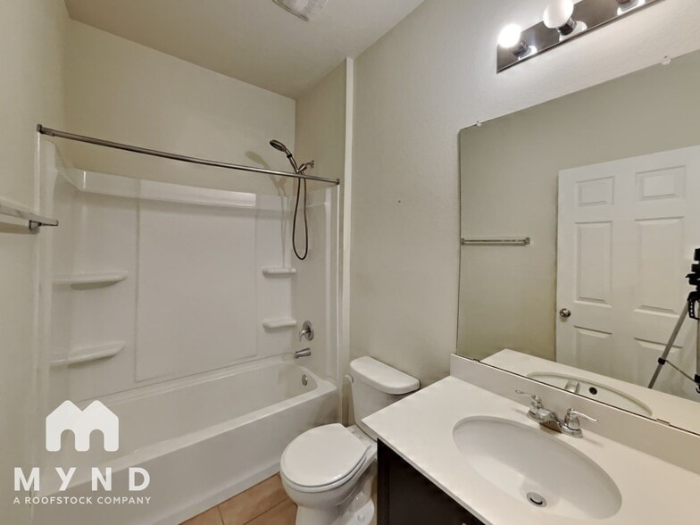 Building Photo - 300 Golden Butterfly Dr