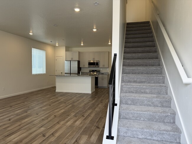 Building Photo - 203 E Arcade Dr