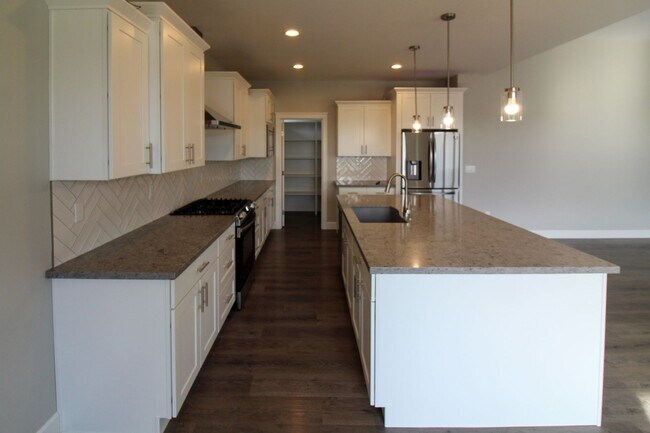 Building Photo - 3 bedroom, 2 bath home in Kennewick