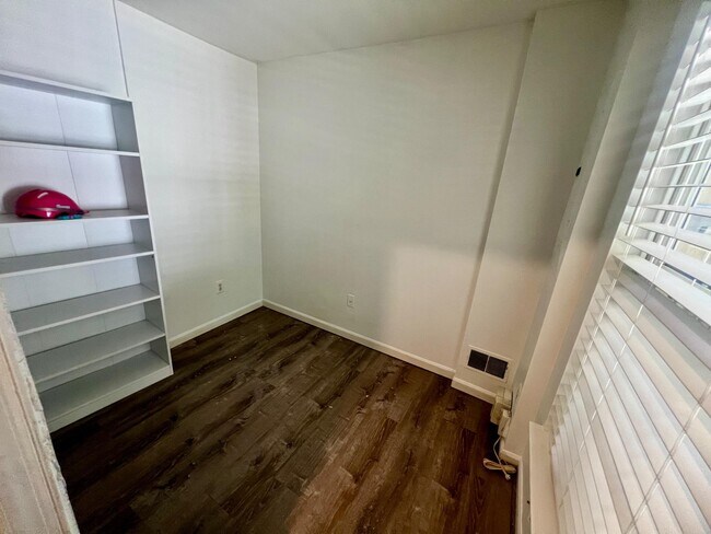 Building Photo - 16851 Toms River Loop
