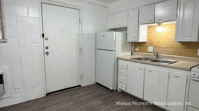 Building Photo - 2212 2nd St