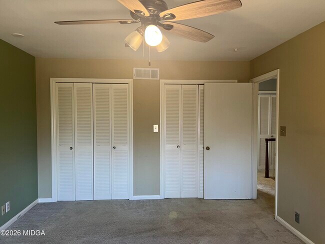 Building Photo - 853 Captain Kell Dr