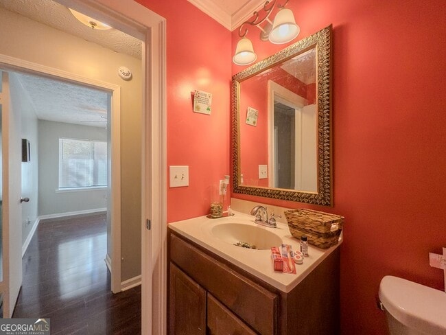 Building Photo - 580 Pineland Cir