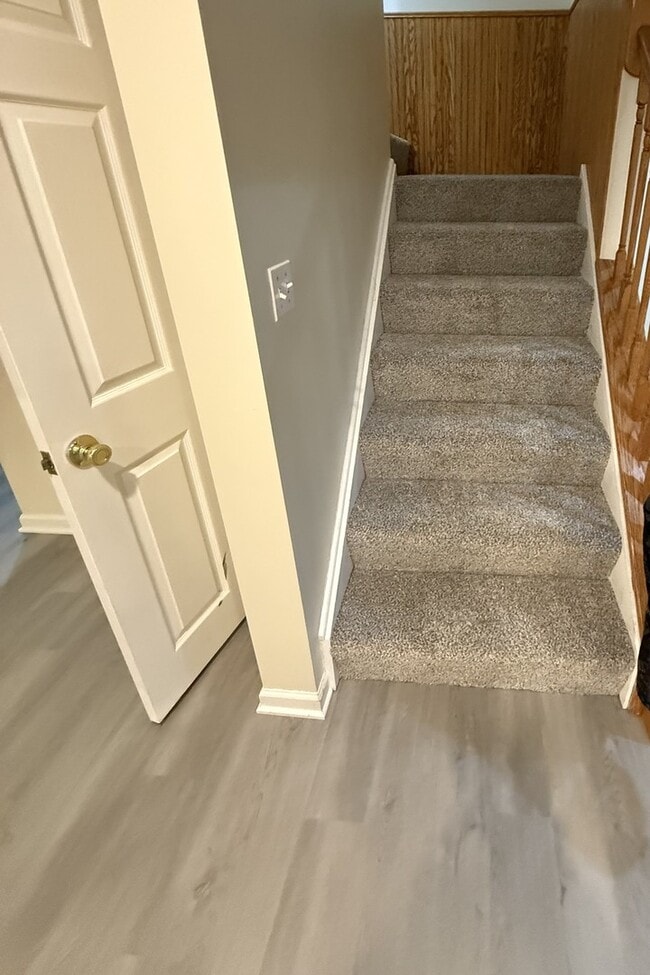 Building Photo - 2819 White Thorn Cir