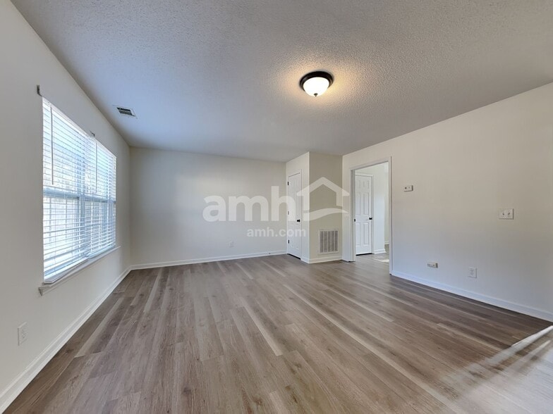 Building Photo - 300 Aspen Arbor