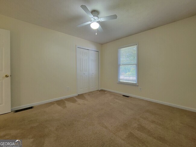 Building Photo - 841 Lodgeview Dr