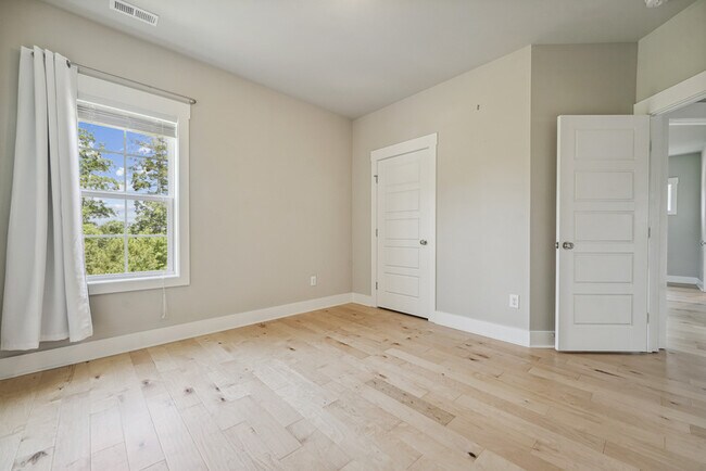 Building Photo - 444 Beacon Ridge Blvd