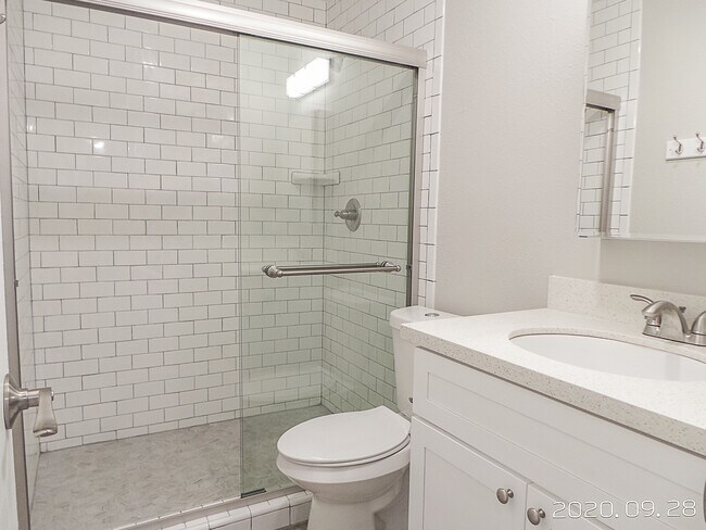 Building Photo - 723 S Berthe Ave