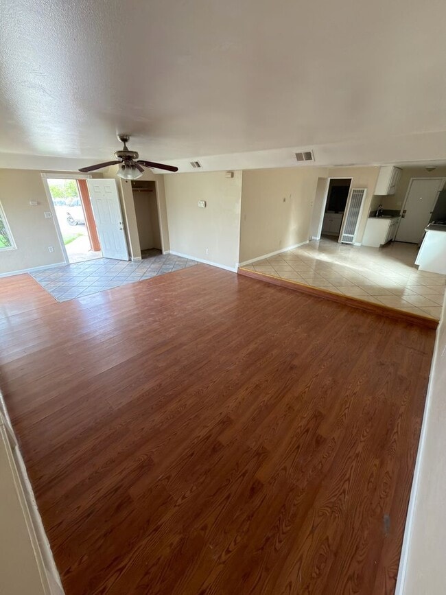 Building Photo - Single Story