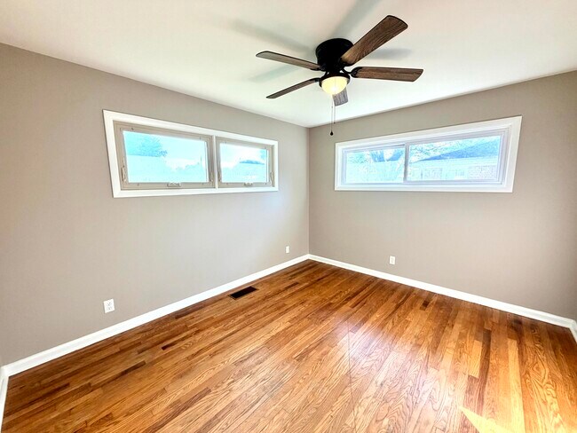 Building Photo - 1711 Clarence Dr