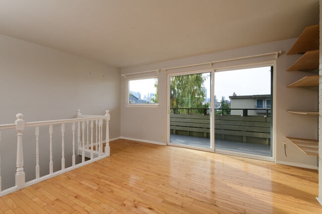 Building Photo - 901 5th Ave N