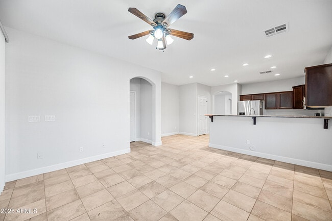 Building Photo - 10805 W Woodland Ave