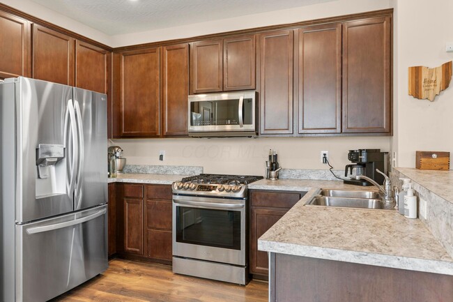 Building Photo - 220 Woodland Sky Dr