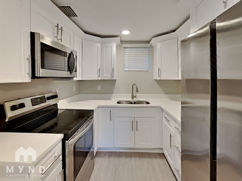 Building Photo - 829 E Orange St