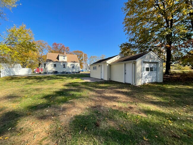 Building Photo - 34 Monroe St