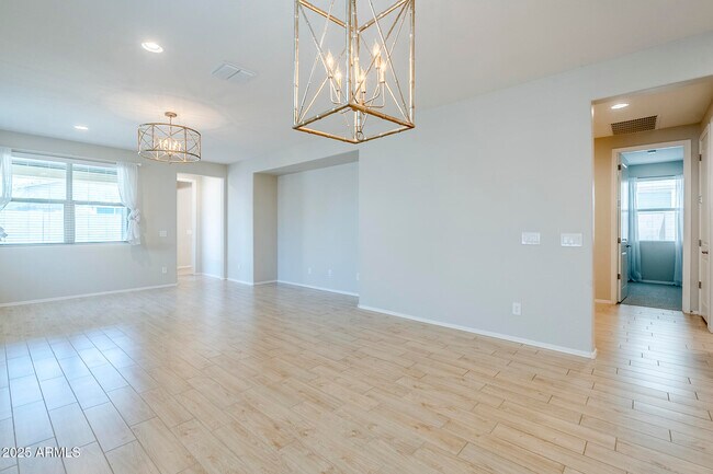 Building Photo - 9910 E Theia Dr