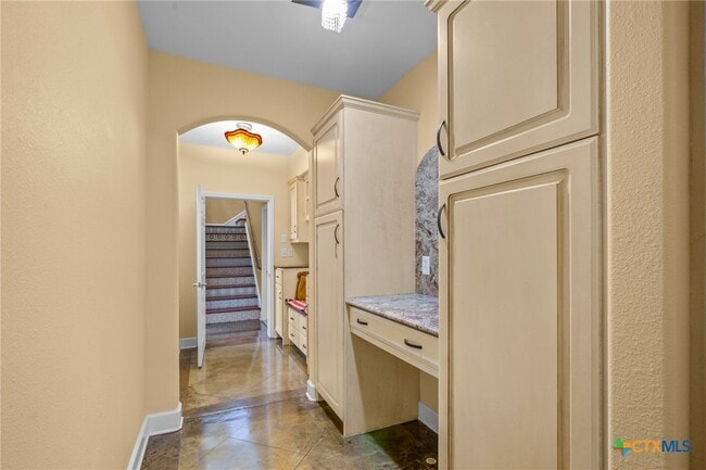 Building Photo - 130 Post Oak Cir