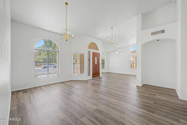 Building Photo - 3103 N Meadow Ln