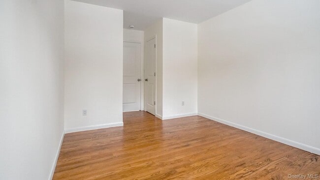 Building Photo - 100 E Sunnyside Ln