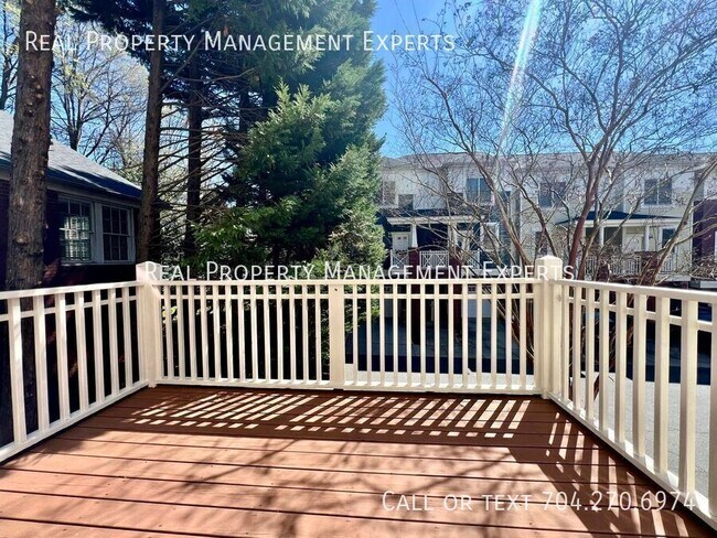 Building Photo - 729 Grandin Rd