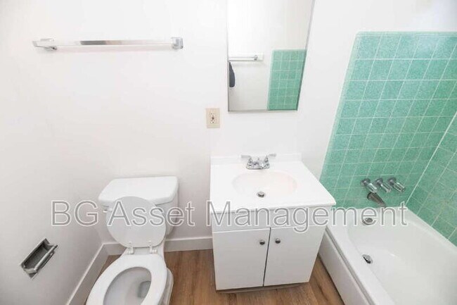 Building Photo - 460 San Marco St