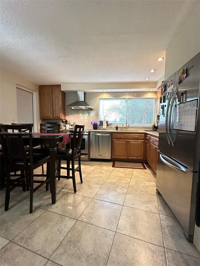 Building Photo - 1753 NE 18th St