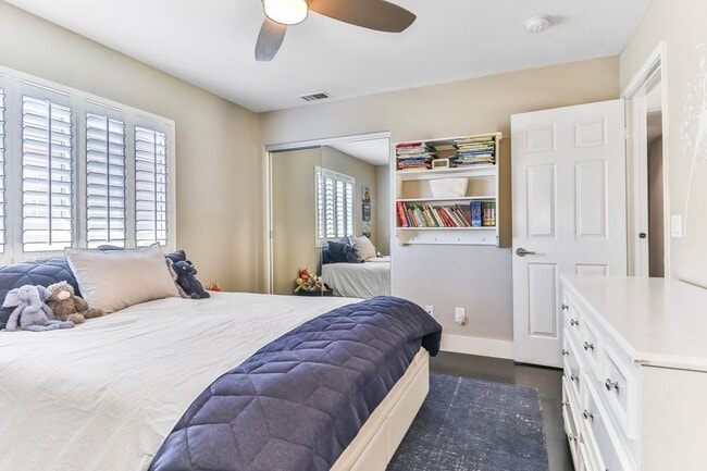 Building Photo - 1385 Sapphire Dragon St