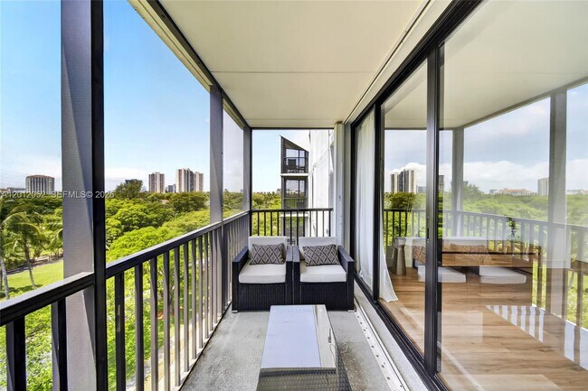 Building Photo - 3401 N Country Club Dr