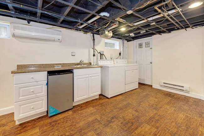 Building Photo - 4 Bed 4 Bath - Bethesda Expanded Colonial - One Car Garage