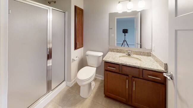 Building Photo - Condo Style Upper 2 Bedroom 2 Bathroom Apartment is Available