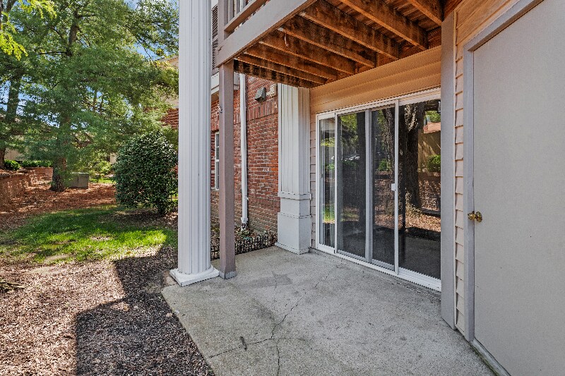 Building Photo - 700 Ridgeside Dr