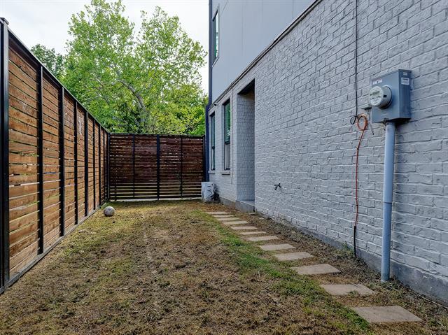 Building Photo - 183 S Prairie Ave