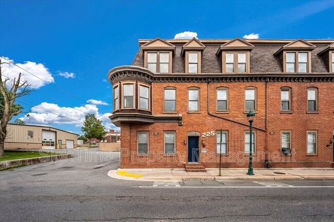 Building Photo - 229 Jonathan St