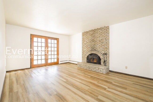 Building Photo - 4 Bed, 2.5 Bath Home with Garage / Available Soon!