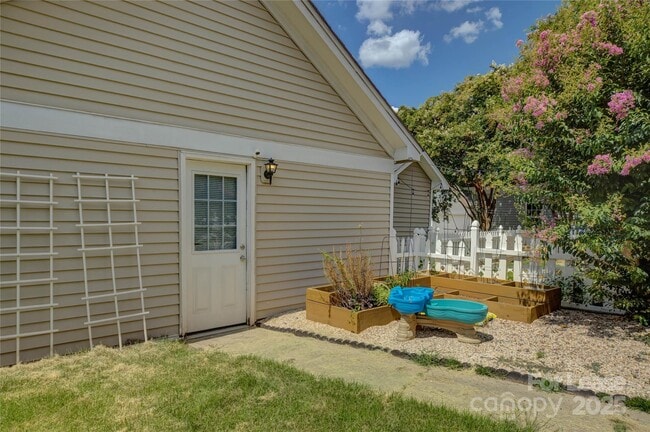 Building Photo - 11330 Deer Ridge Ln