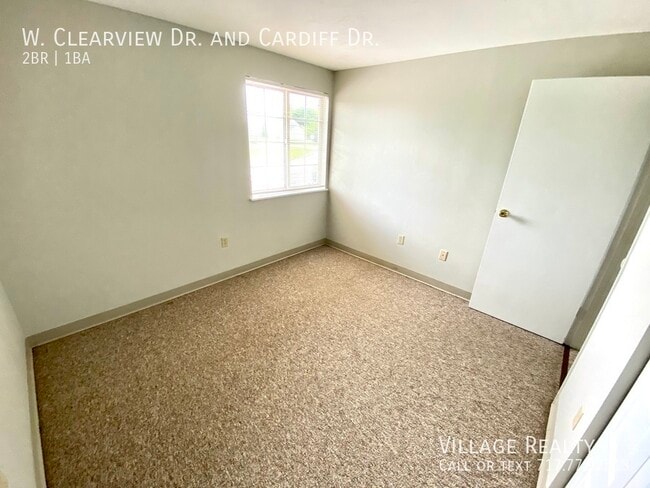 Building Photo - 51 W Clearview Dr