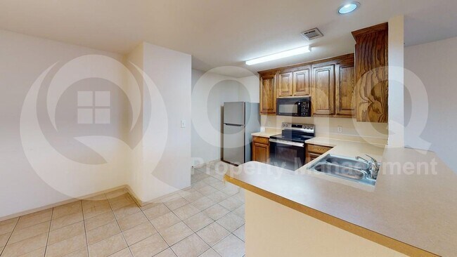 Building Photo - 2335 N Elm St