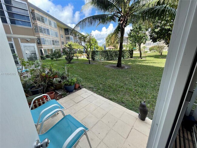 Building Photo - 3051 NW 46th Ave