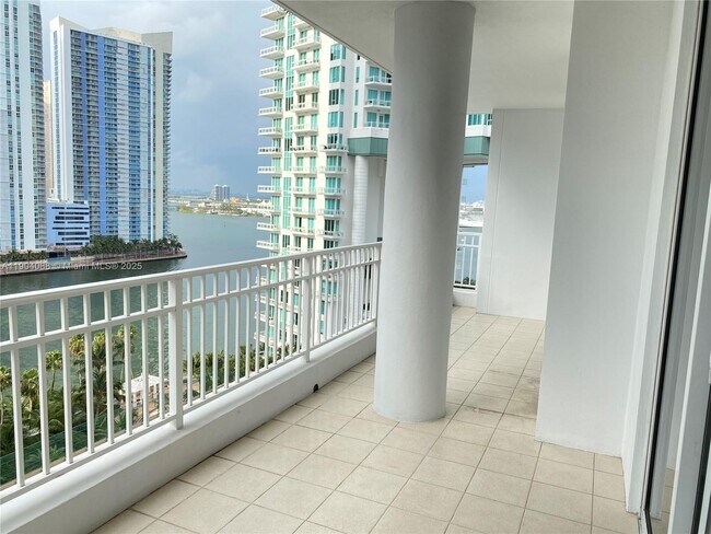 Building Photo - 801 Brickell Key Blvd